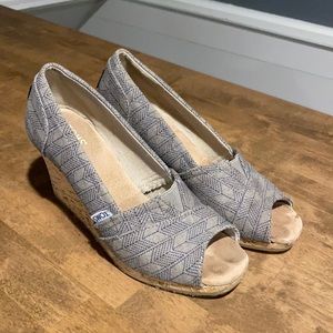 Tom’s Classic Wedge in Grey